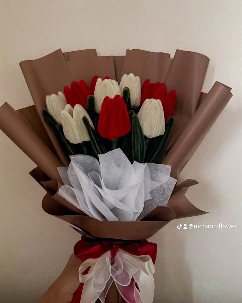 ช่อทิวลิปสีแดงและขาว